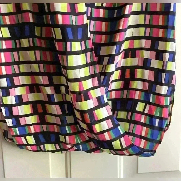 Charlie Jade Multi-Colored Geometric Print 100% Silk Tank Top Size S/ P Soft - Picture 5 of 14